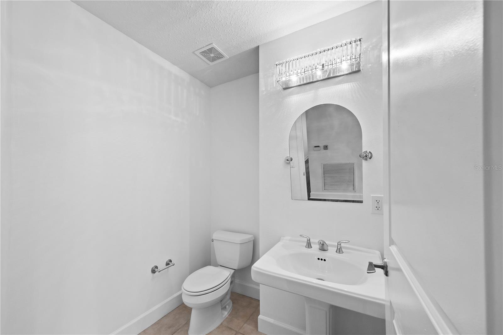 100 S EOLA DR #1214, ORLANDO, FL, 32801