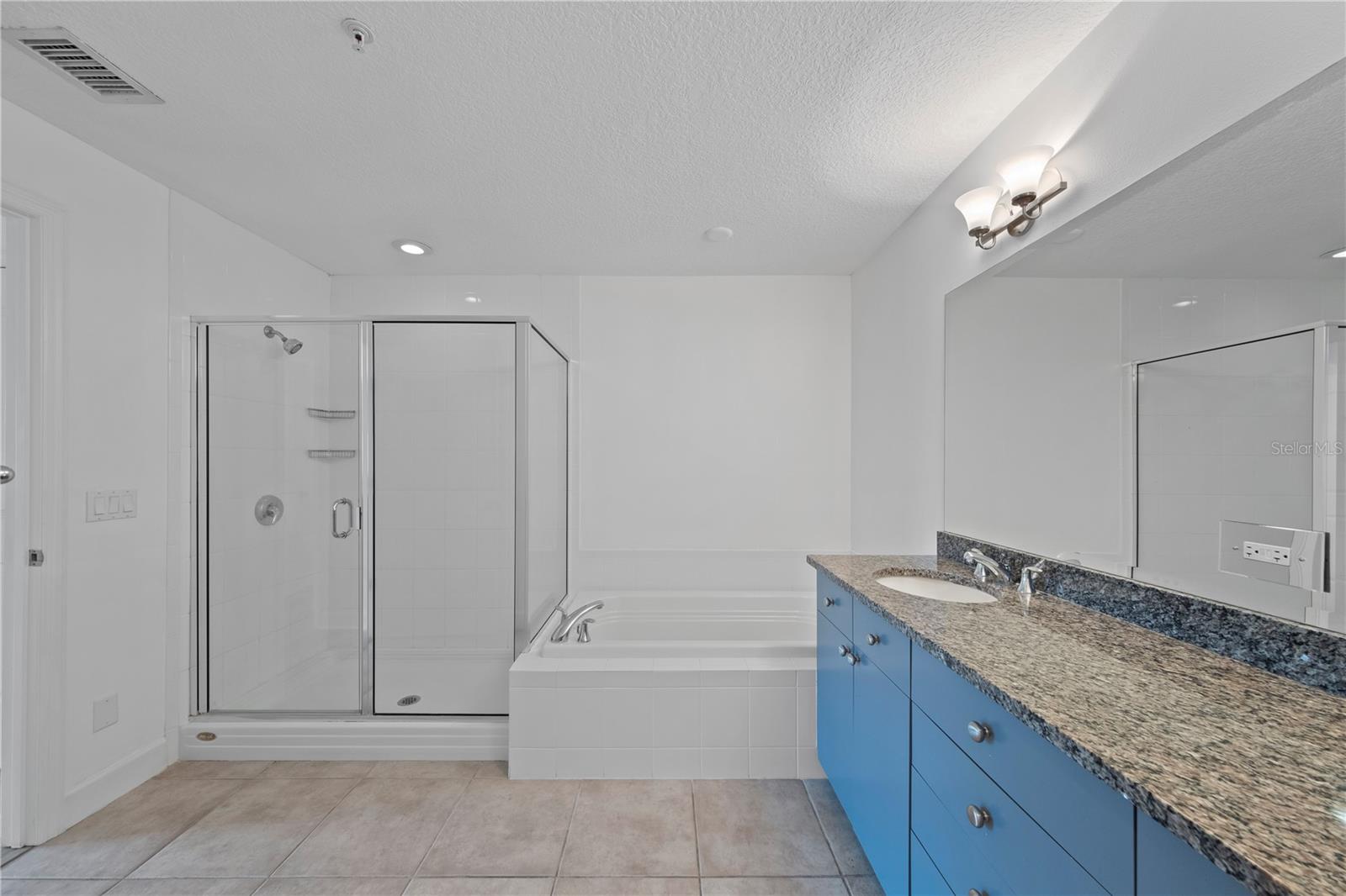 100 S EOLA DR #1214, ORLANDO, FL, 32801