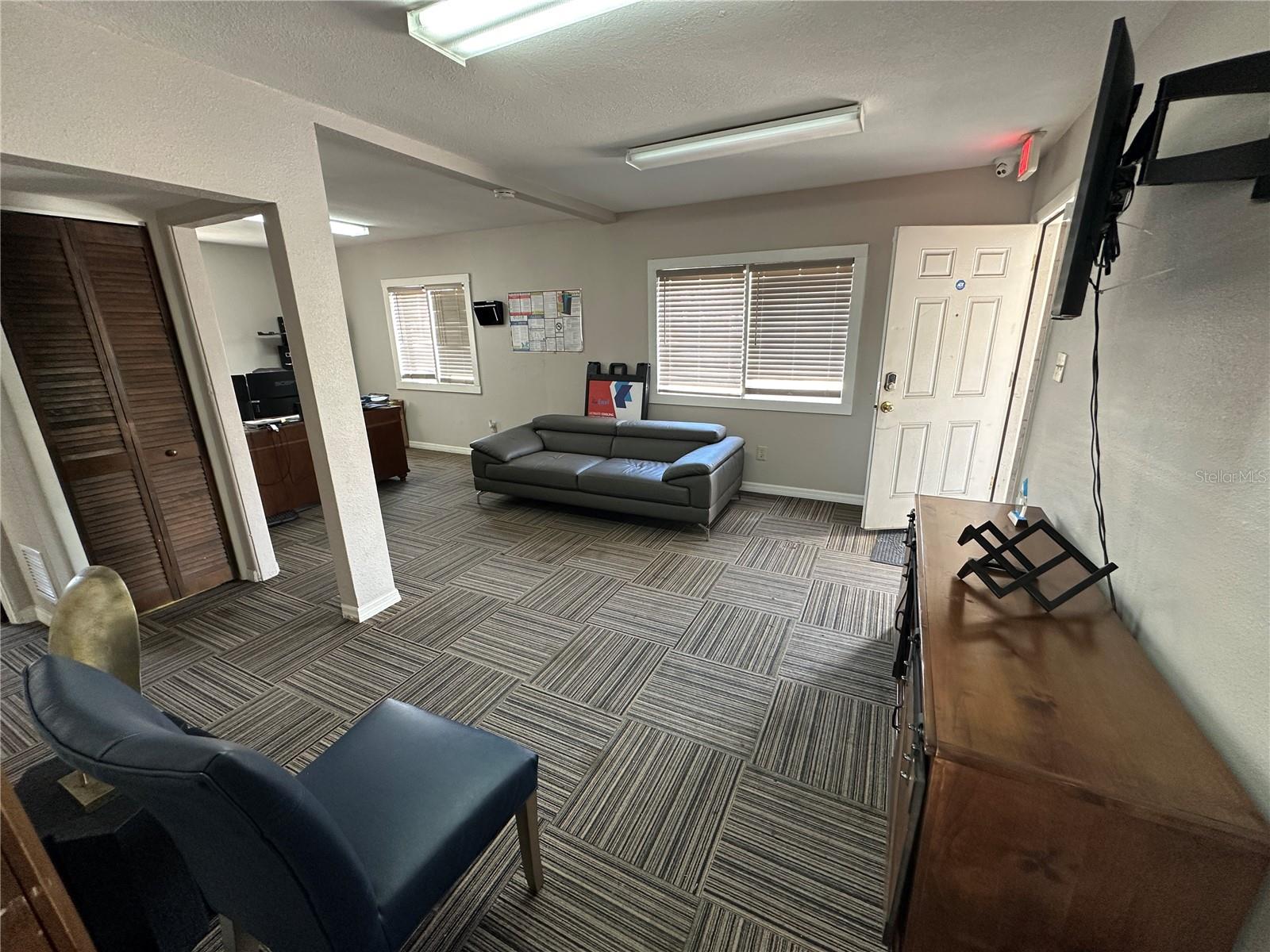 1020 N PINE HILLS RD, ORLANDO, FL, 32808