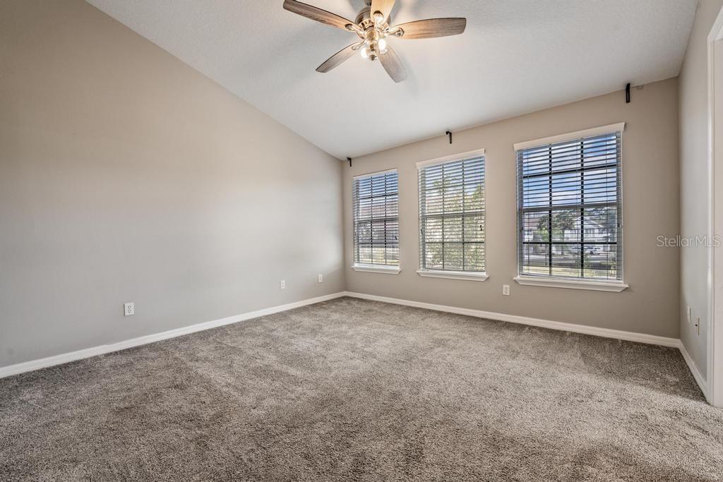 Guest room with ceiling fan/light fixture.