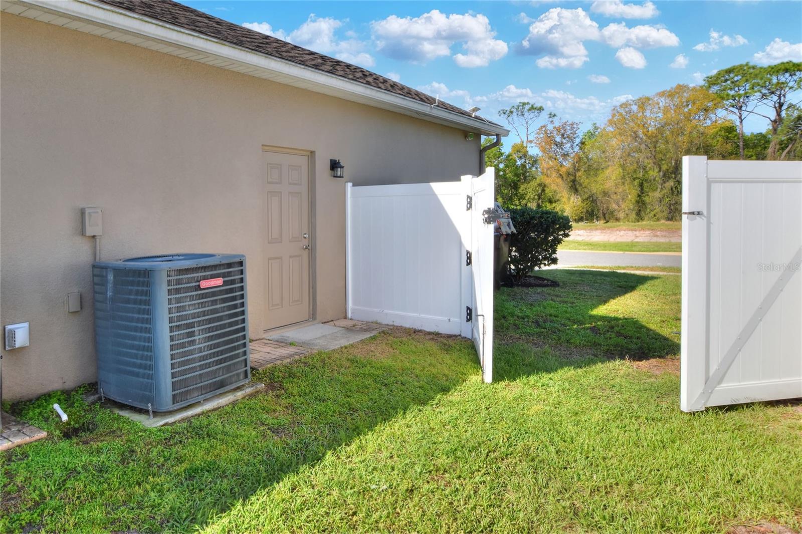 8271 WILDER LOOP, LAKELAND, FL, 33809