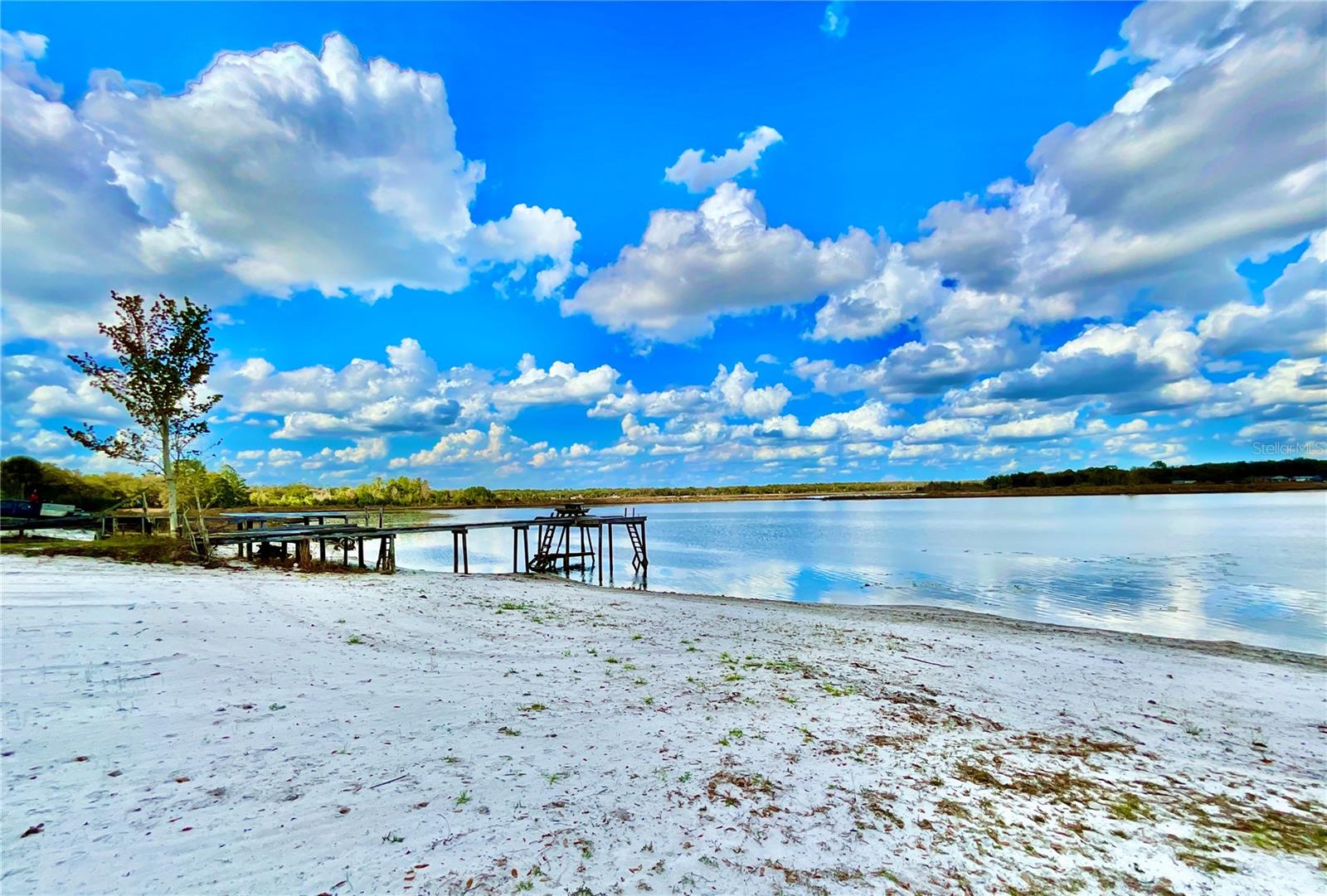 106 E SUNNYSIDE BEACH RD, HAWTHORNE, FL, 32640