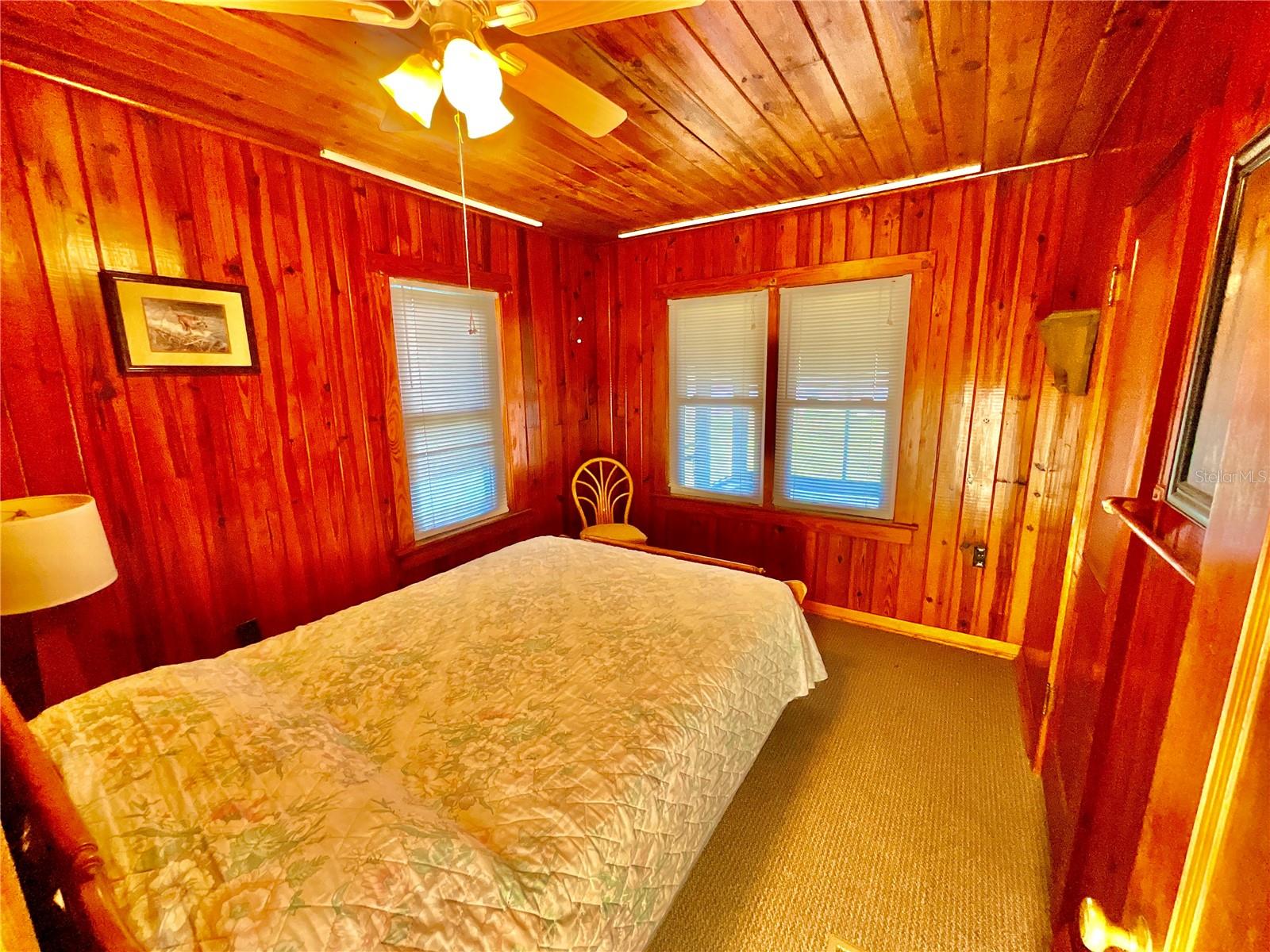 106 E SUNNYSIDE BEACH RD, HAWTHORNE, FL, 32640