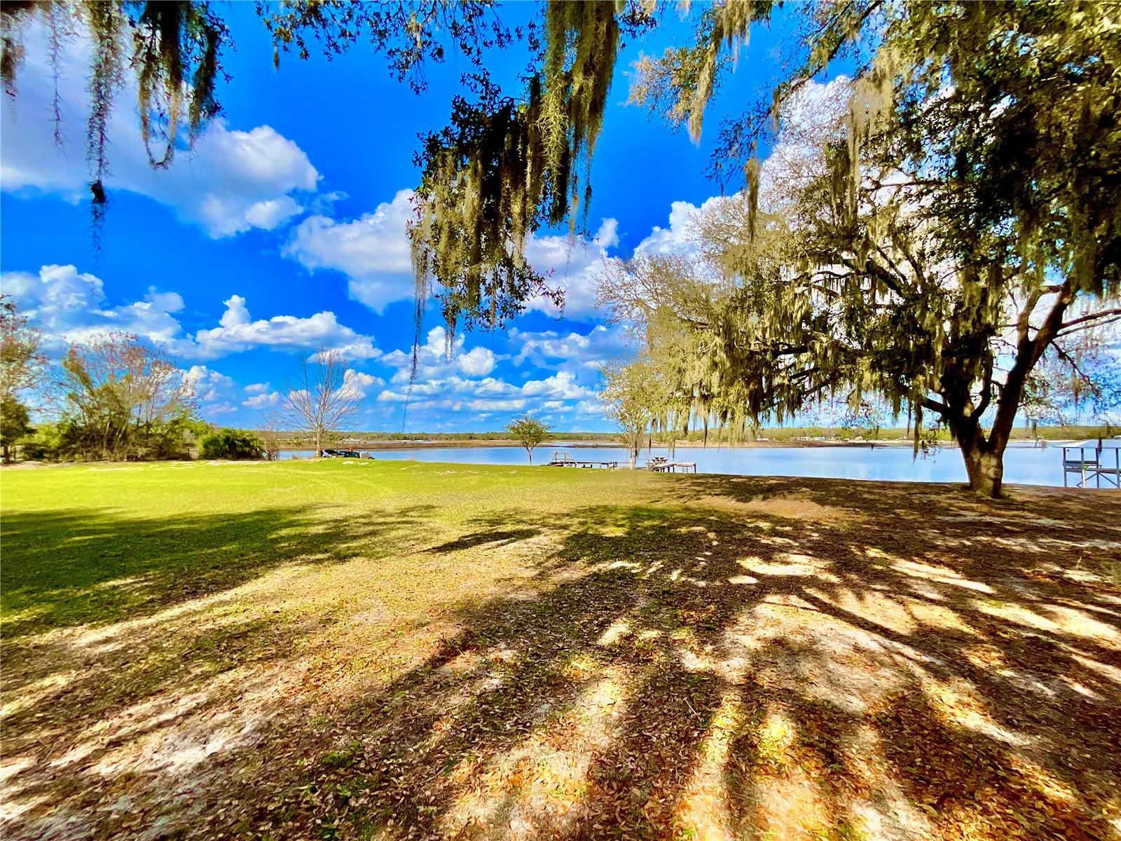 106 E SUNNYSIDE BEACH RD, HAWTHORNE, FL, 32640