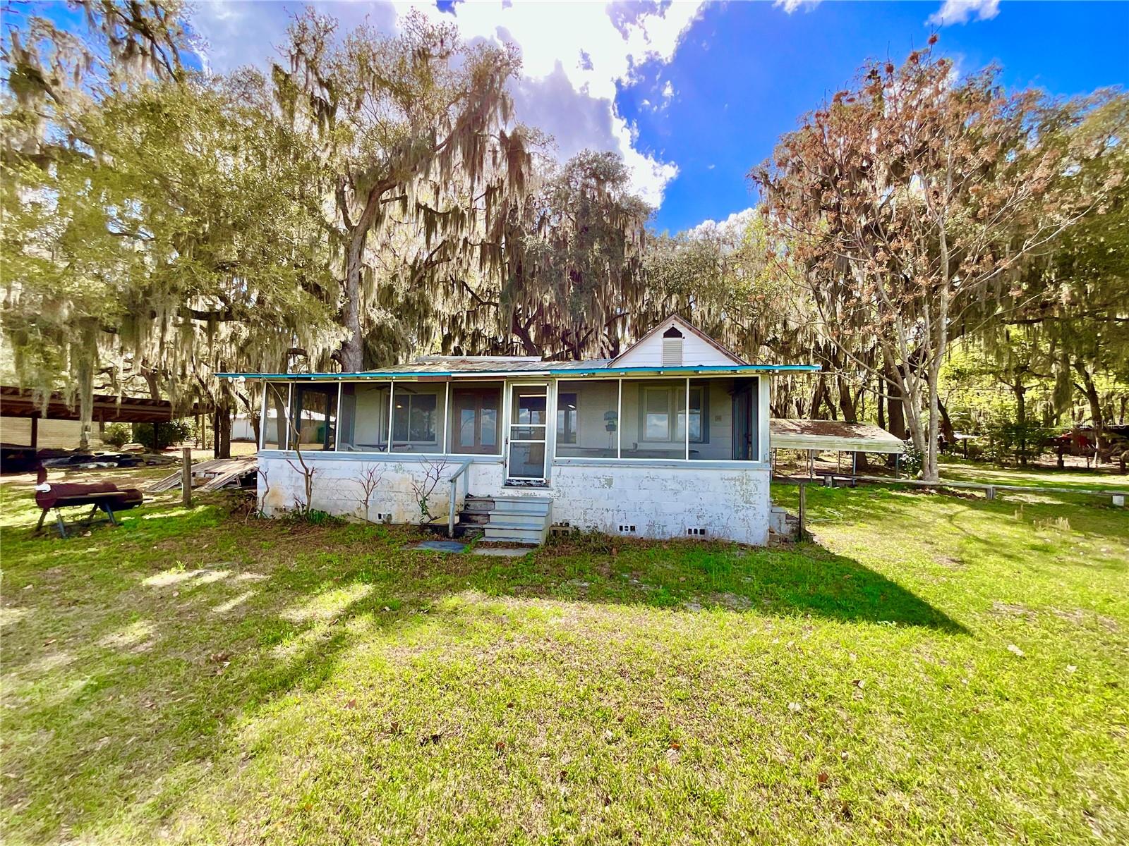 106 E SUNNYSIDE BEACH RD, HAWTHORNE, FL, 32640