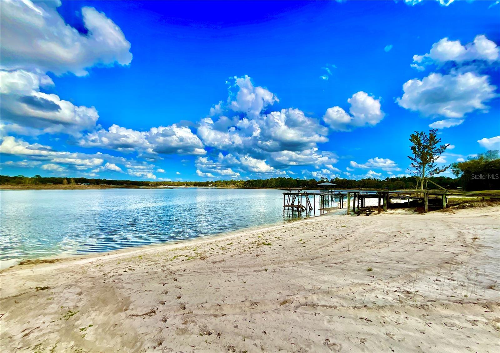 106 E SUNNYSIDE BEACH RD, HAWTHORNE, FL, 32640