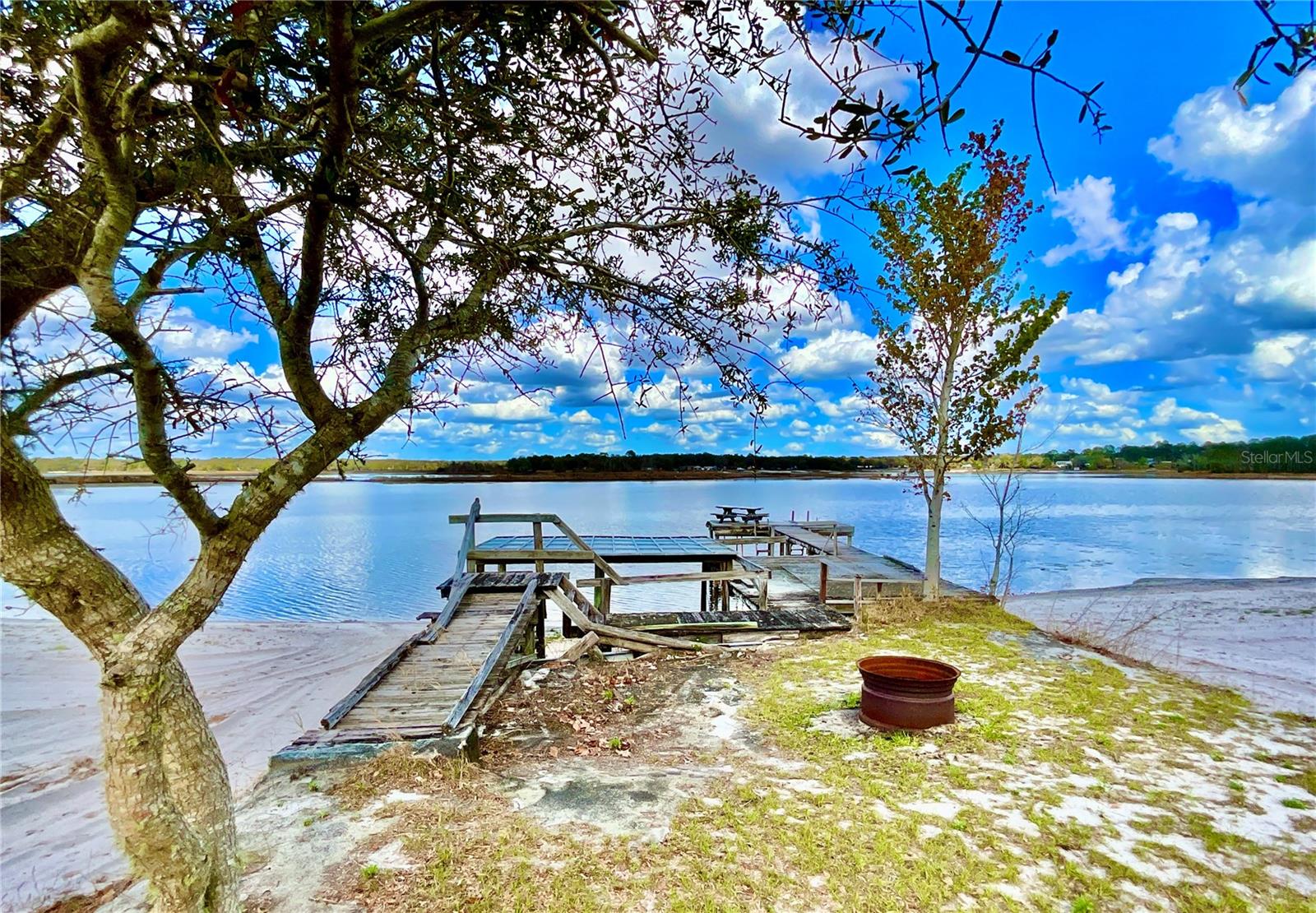 106 E SUNNYSIDE BEACH RD, HAWTHORNE, FL, 32640