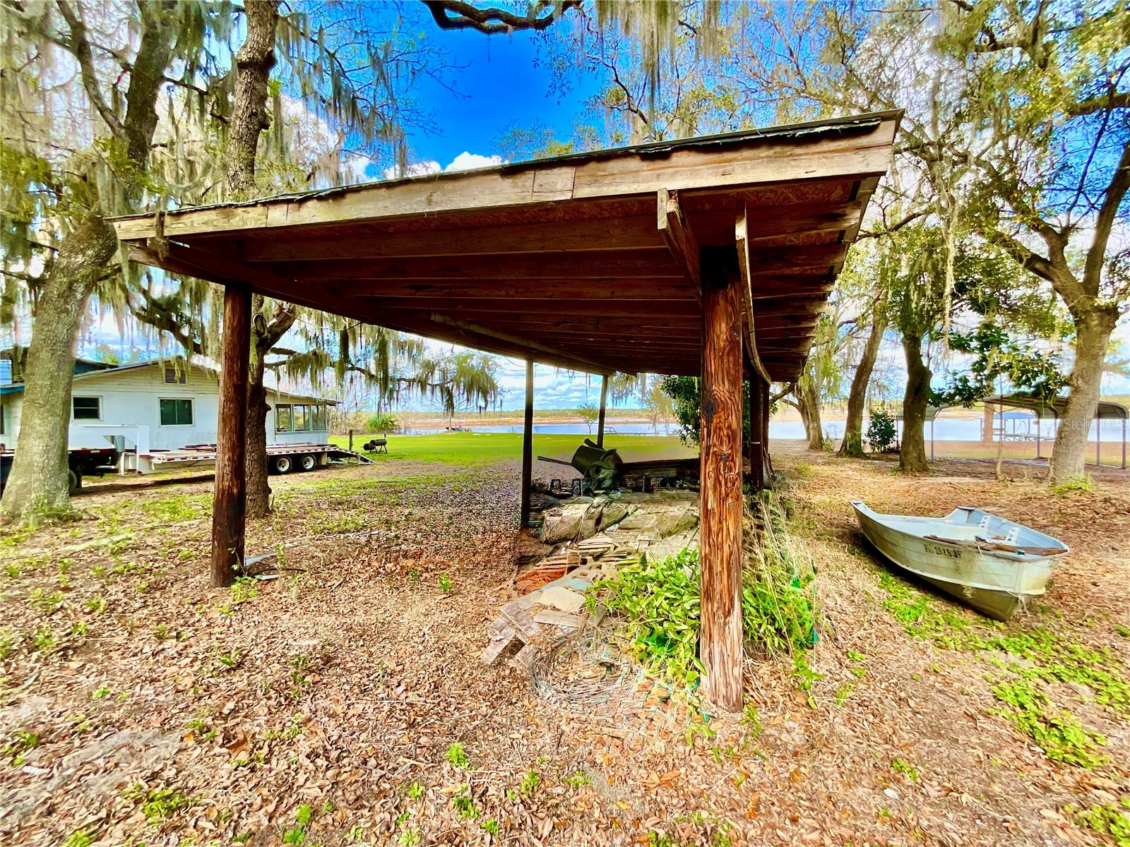 106 E SUNNYSIDE BEACH RD, HAWTHORNE, FL, 32640