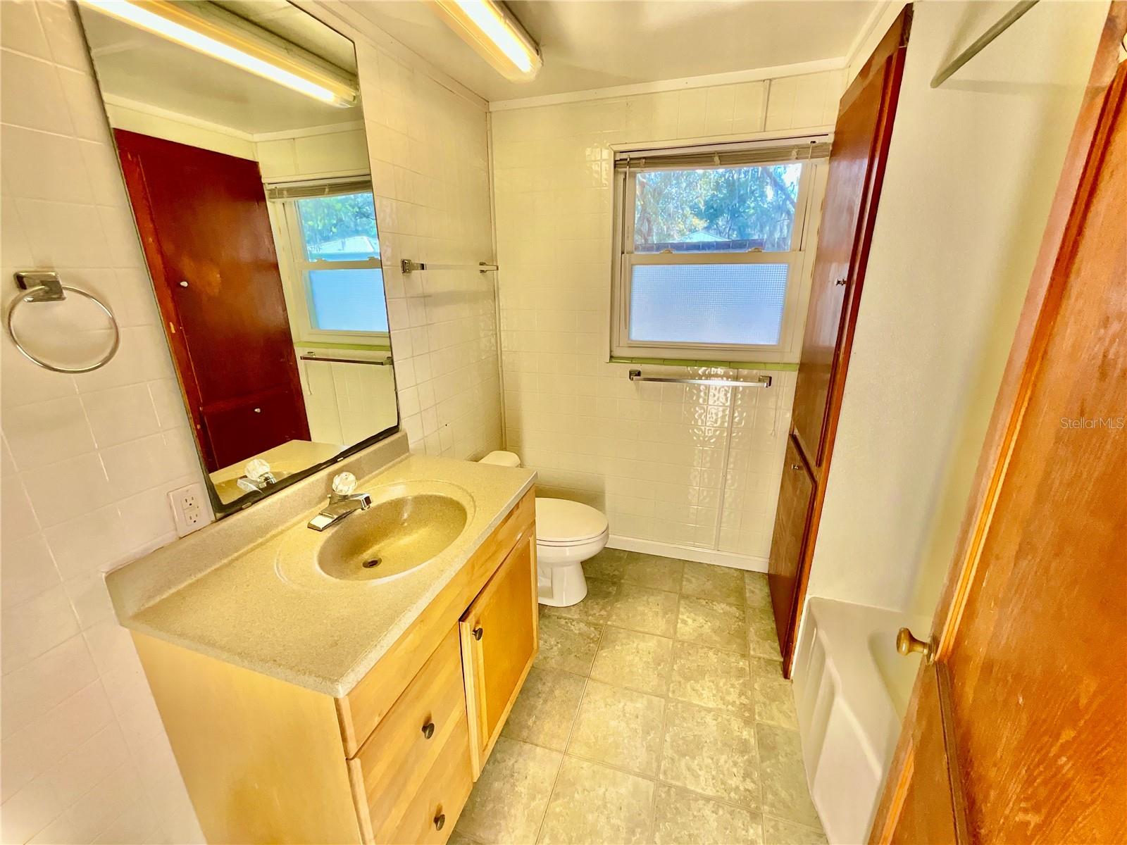 106 E SUNNYSIDE BEACH RD, HAWTHORNE, FL, 32640