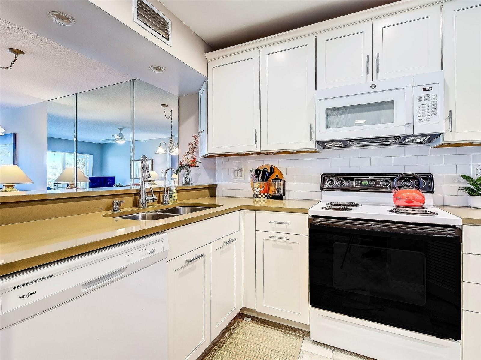 408 CERROMAR CIR S #233, VENICE, FL, 34293