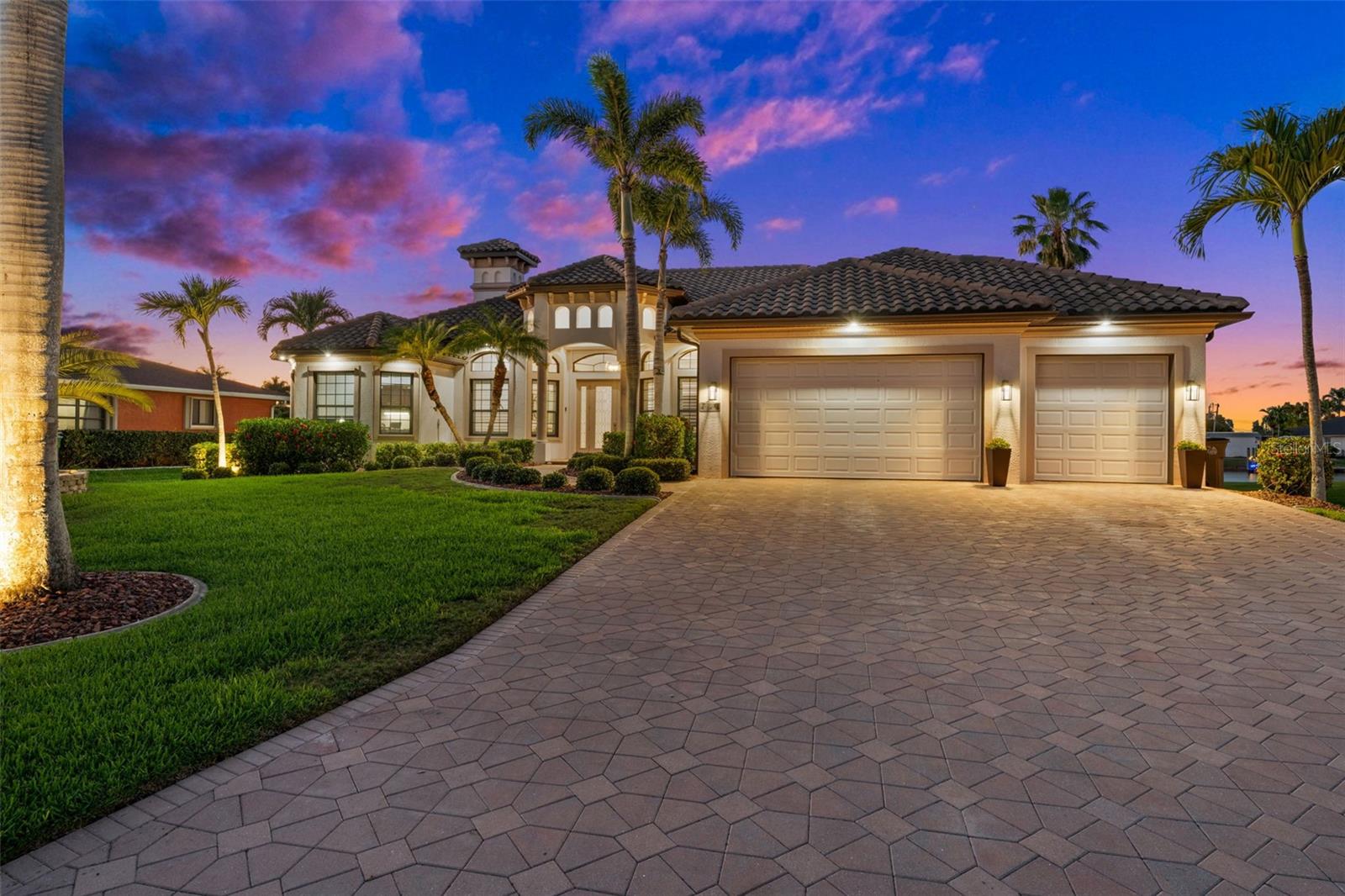 5205 TAMIAMI CT, CAPE CORAL, FL, 33904