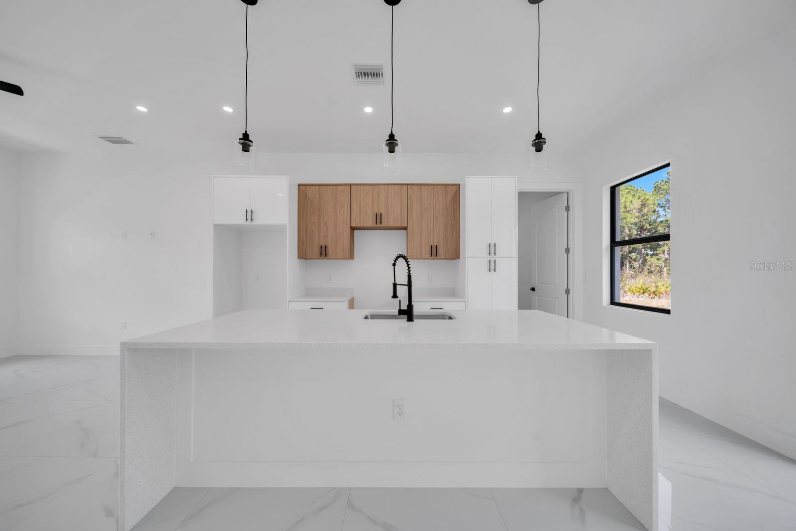635 SUMMIT AVE S, LEHIGH ACRES, FL, 33974
