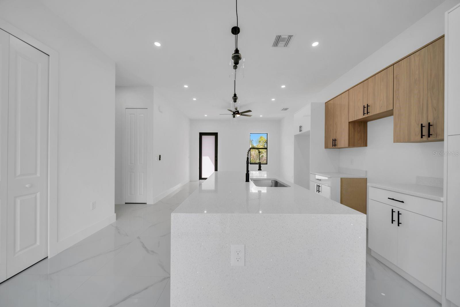 635 SUMMIT AVE S, LEHIGH ACRES, FL, 33974