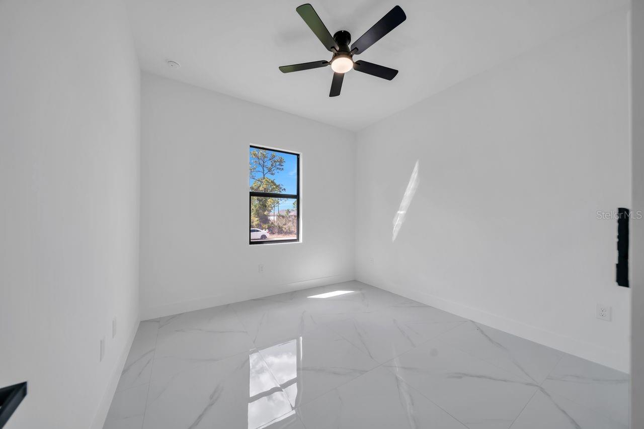 637 SUMMIT AVE S, LEHIGH ACRES, FL, 33974