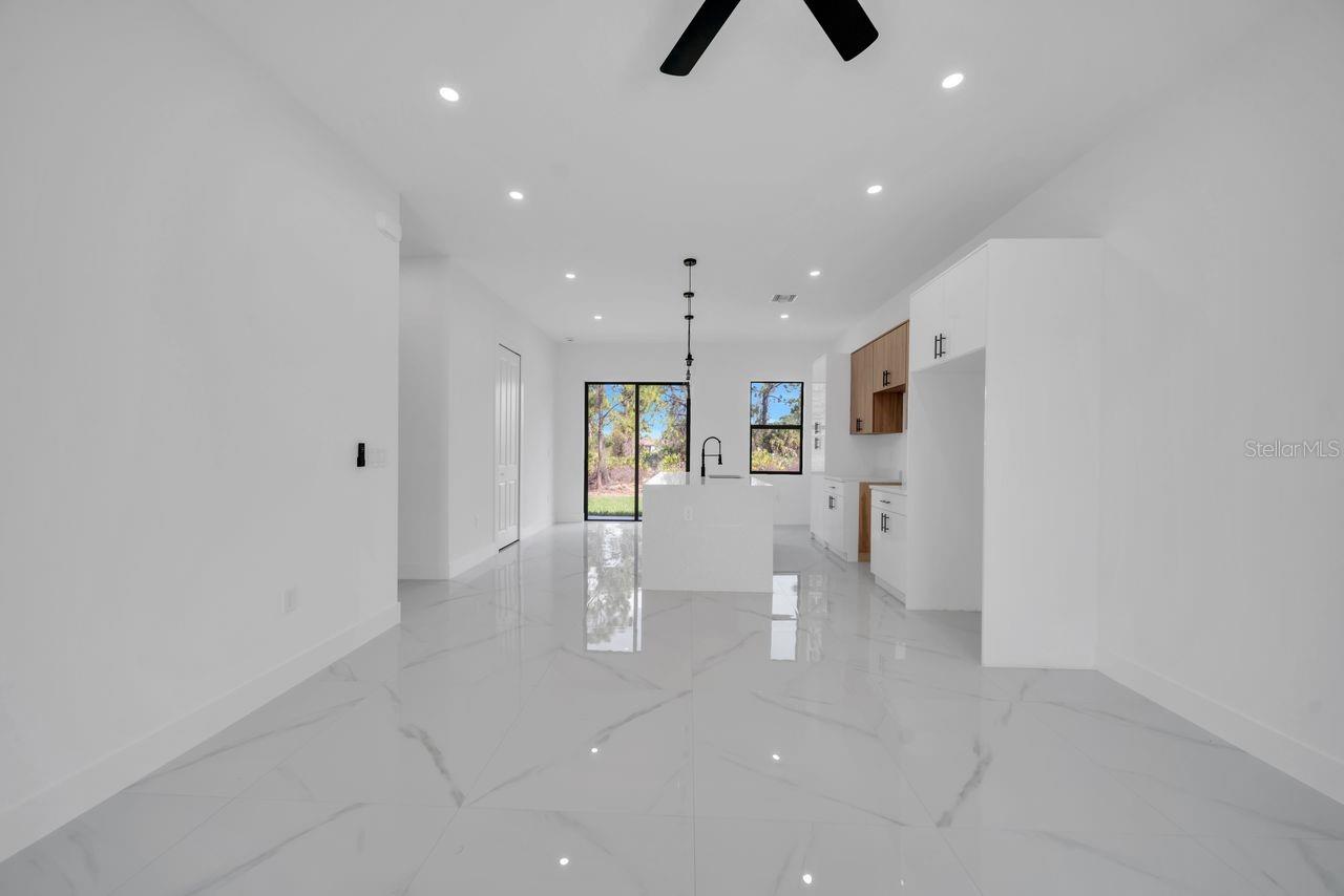637 SUMMIT AVE S, LEHIGH ACRES, FL, 33974