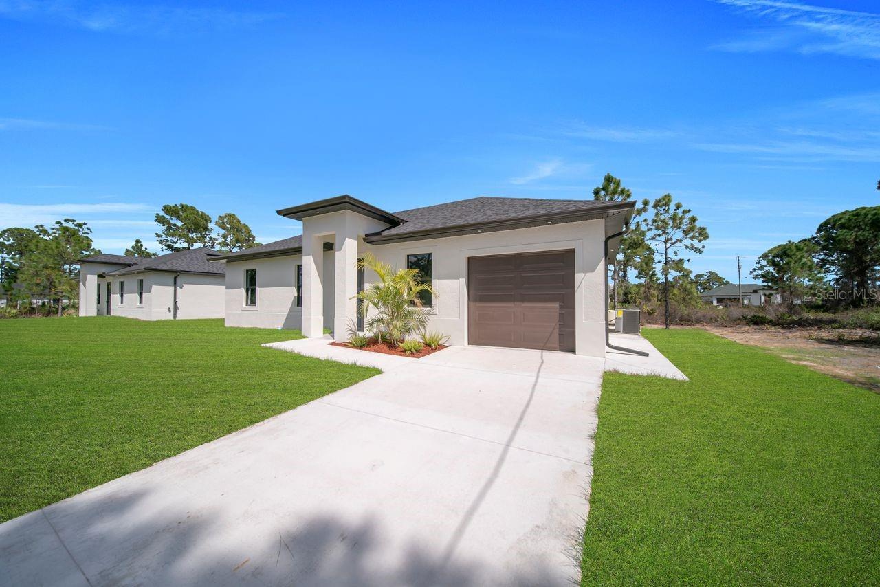 637 SUMMIT AVE S, LEHIGH ACRES, FL, 33974
