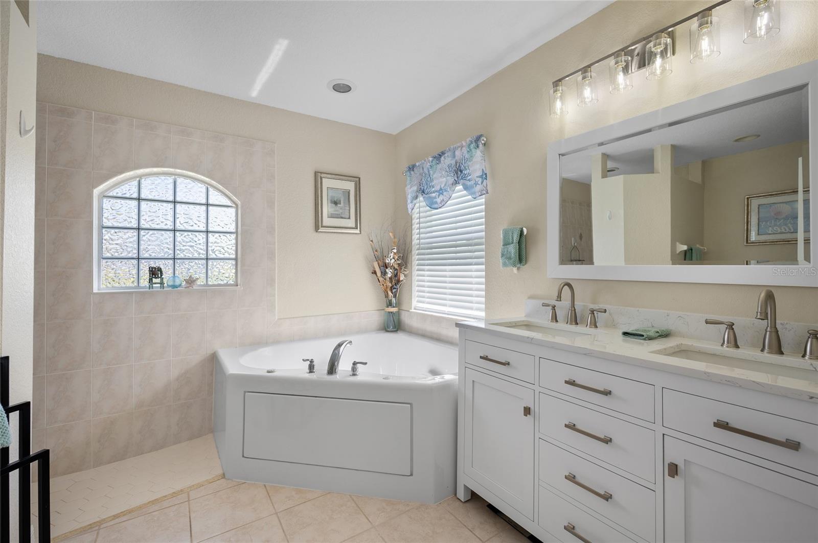 27 MARINER LN, ROTONDA WEST, FL, 33947