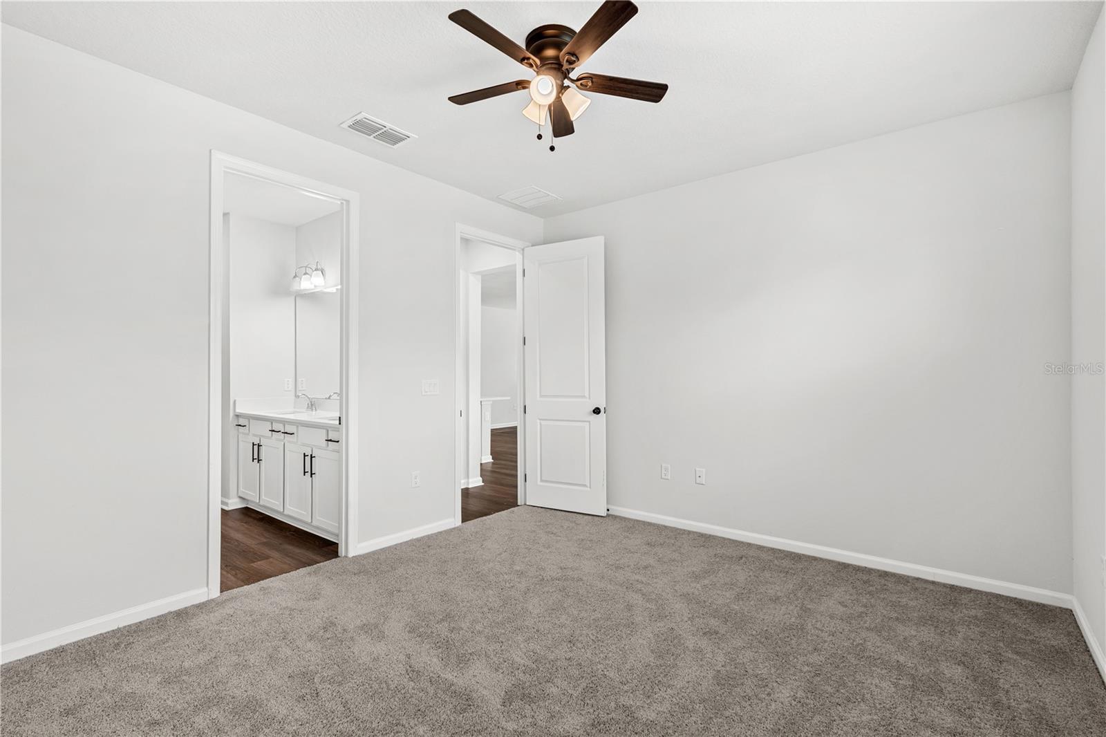 10200 SPRING LAKE DR, CLERMONT, FL, 34711