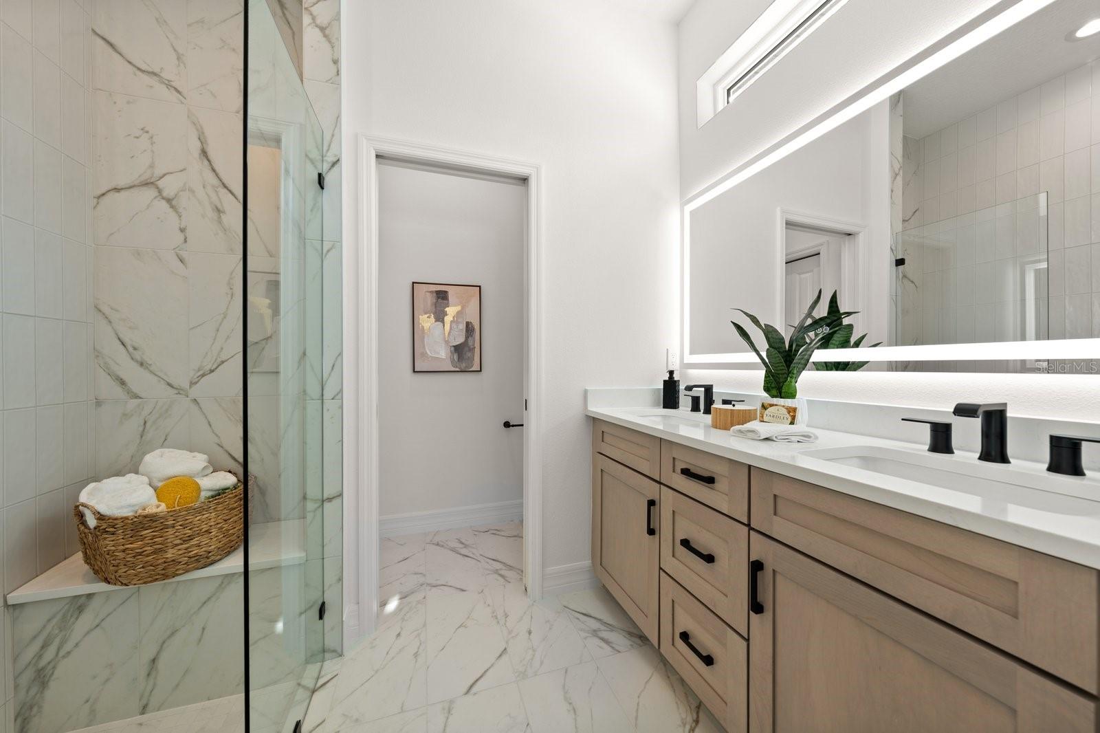 Primary En-Suite Bath