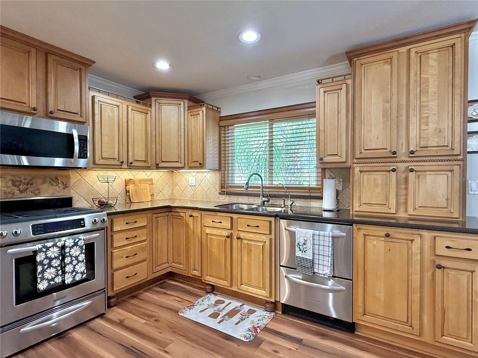 233 GREENSVIEW DR, AVON PARK, FL, 33825