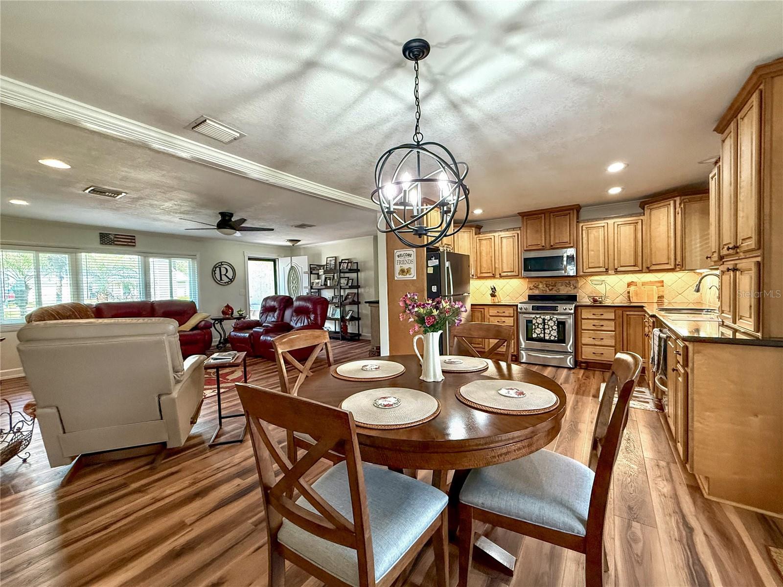 233 GREENSVIEW DR, AVON PARK, FL, 33825