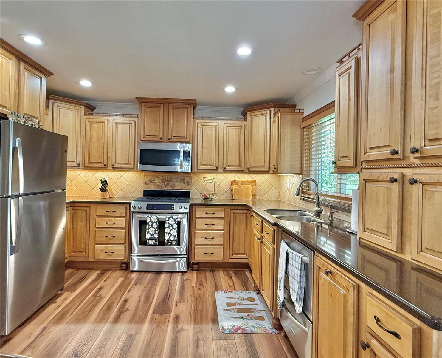 233 GREENSVIEW DR, AVON PARK, FL, 33825