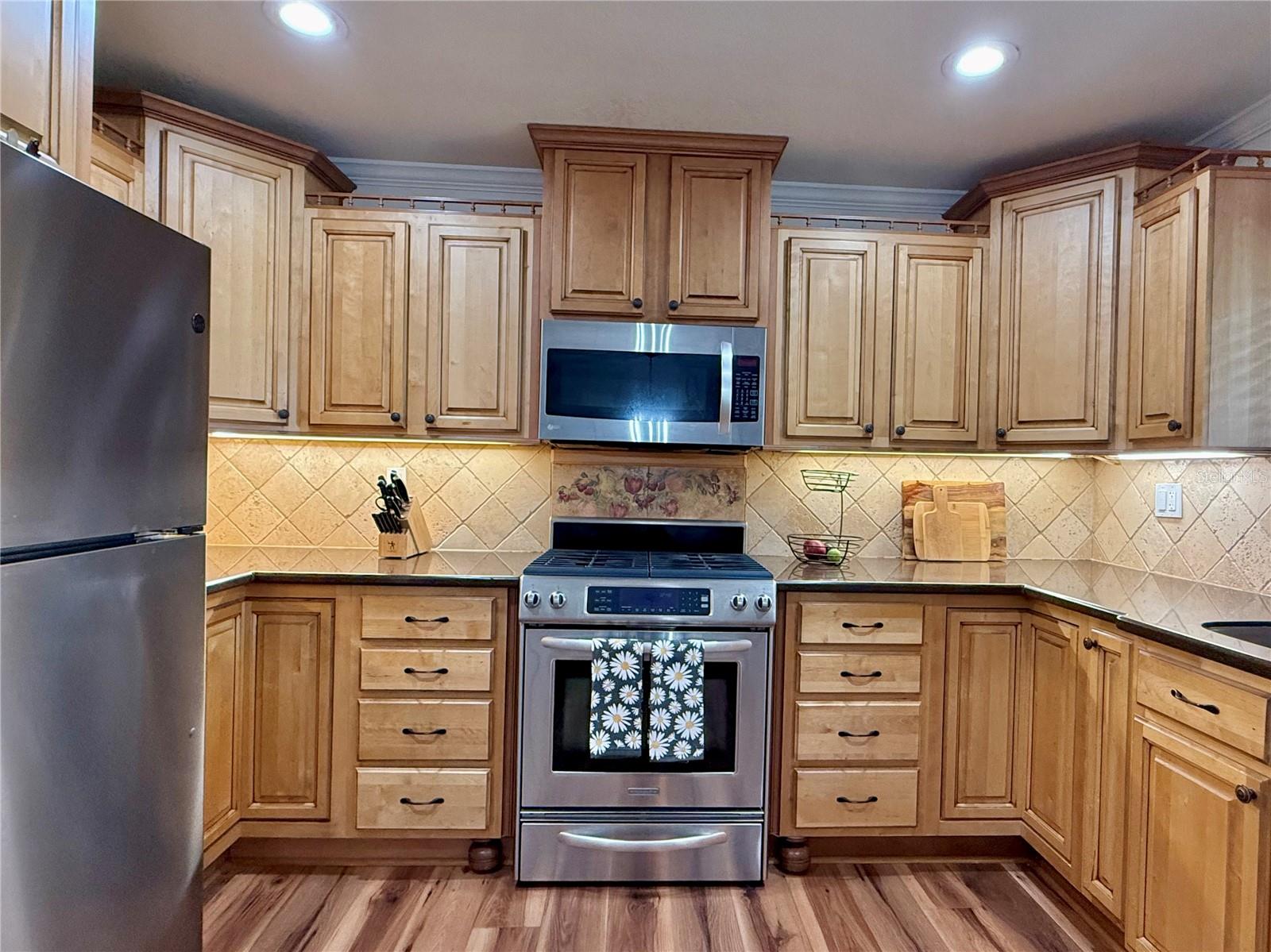 233 GREENSVIEW DR, AVON PARK, FL, 33825