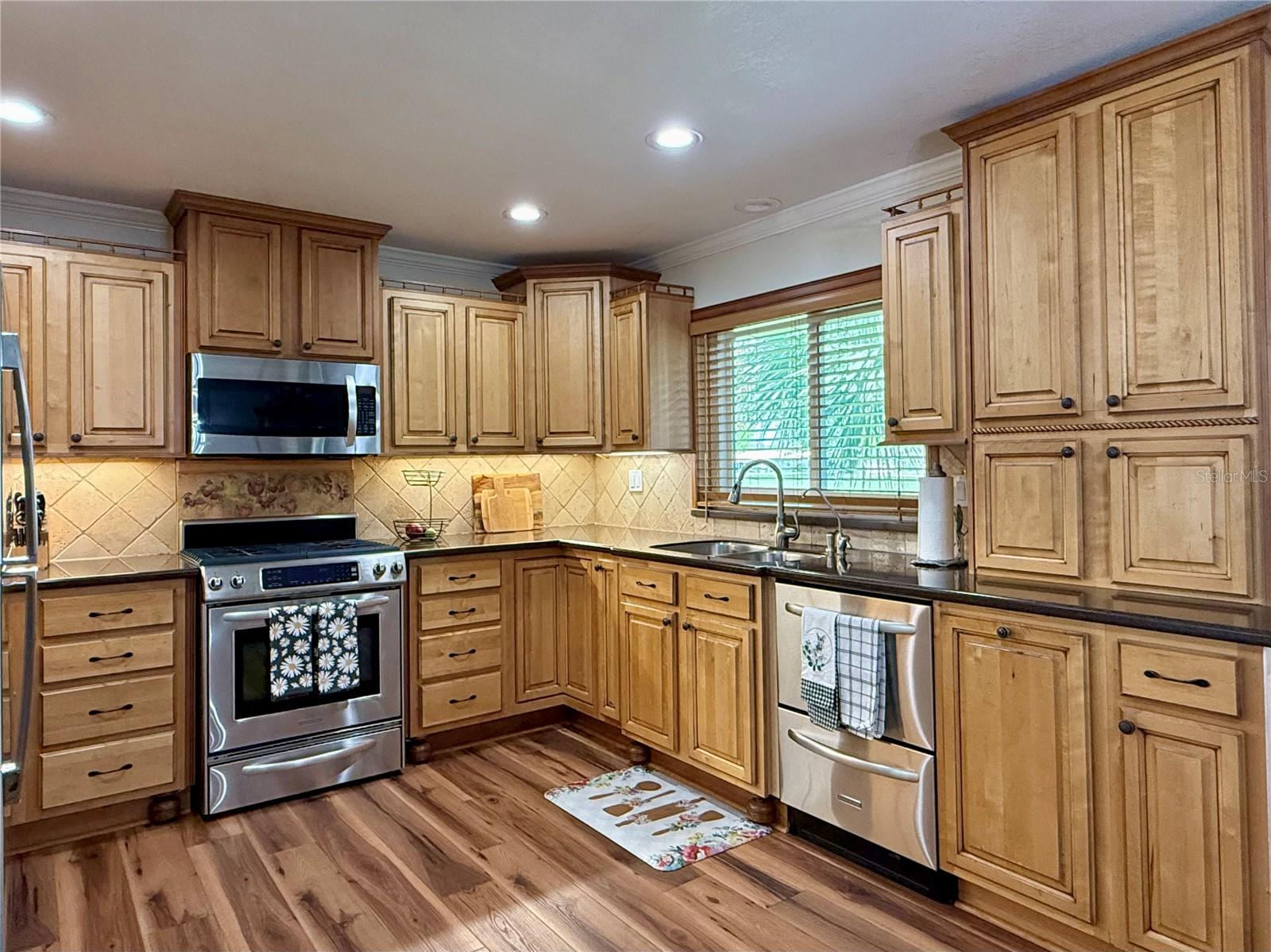 233 GREENSVIEW DR, AVON PARK, FL, 33825