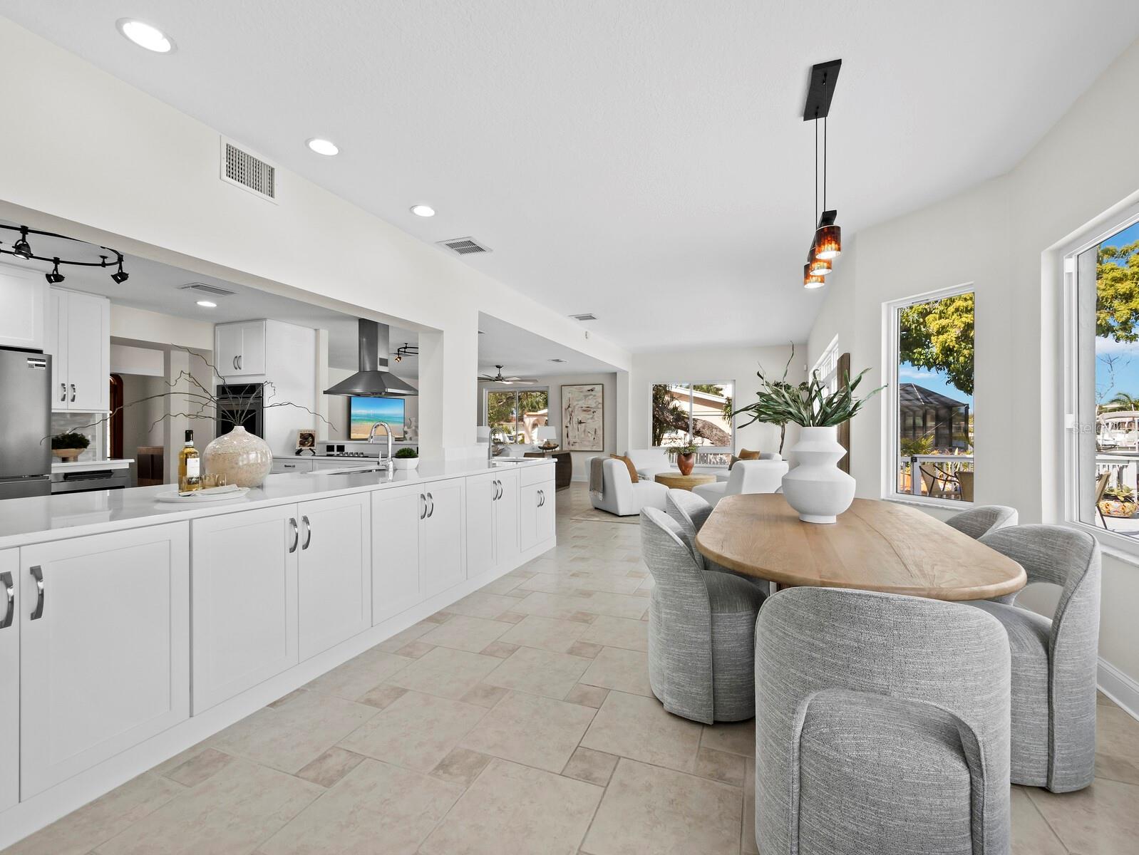 951 CONTENTO ST., SIESTA KEY, FL, 34242