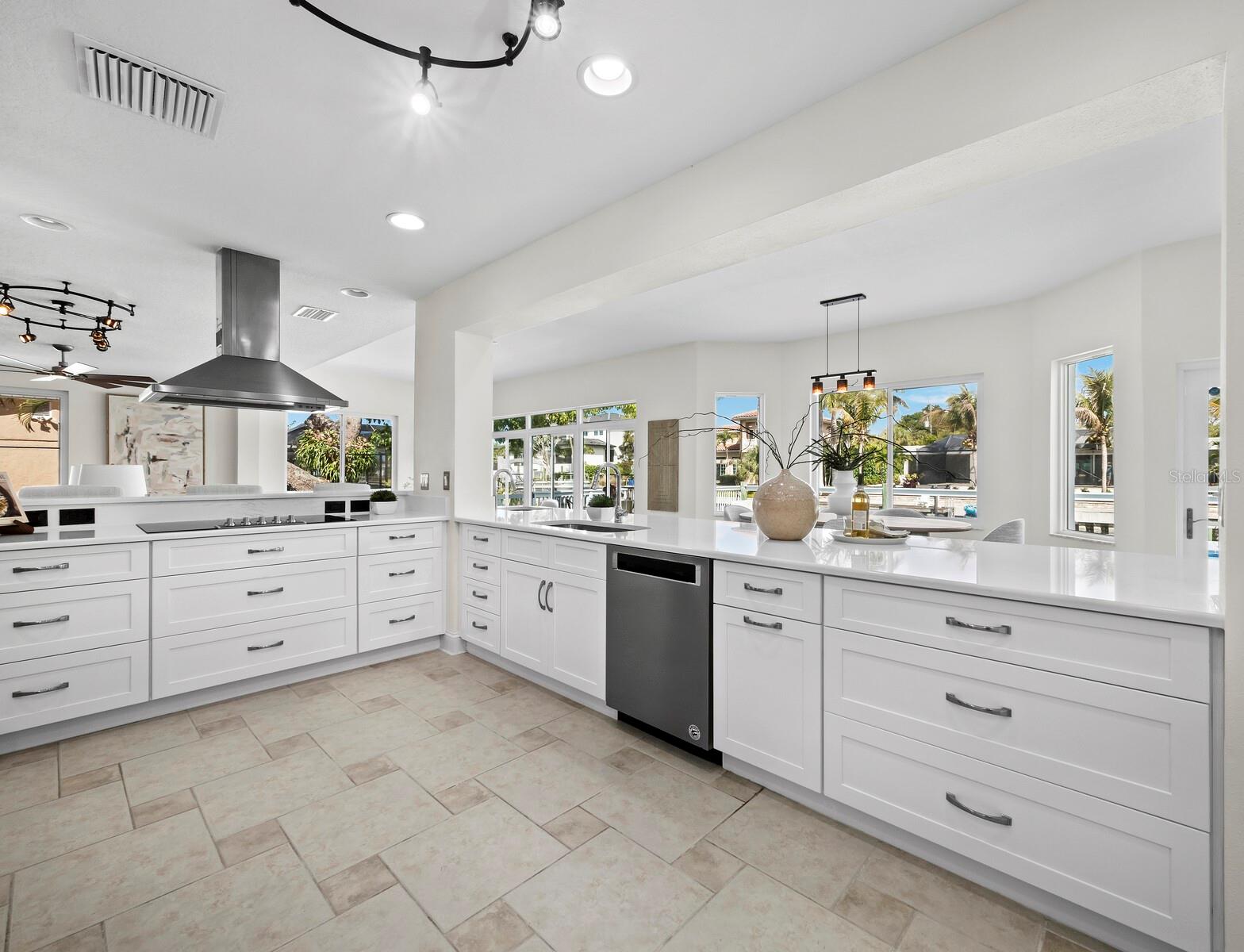 951 CONTENTO ST., SIESTA KEY, FL, 34242