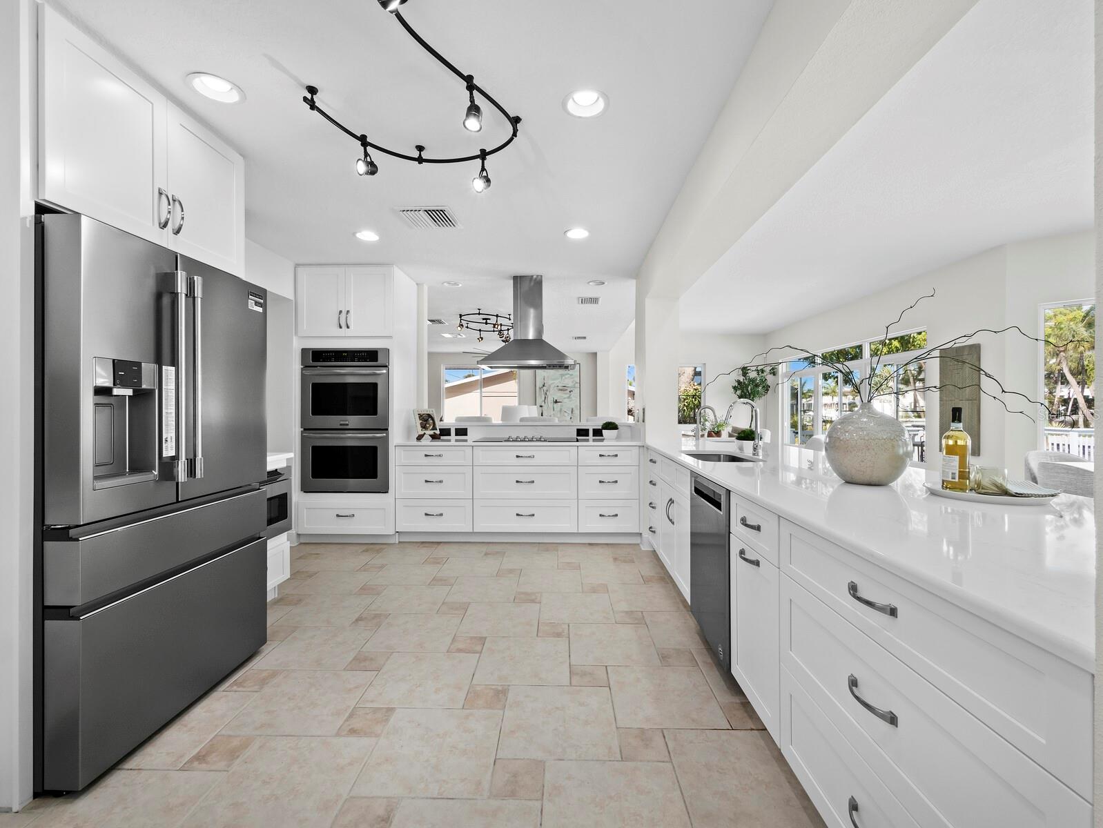 951 CONTENTO ST., SIESTA KEY, FL, 34242