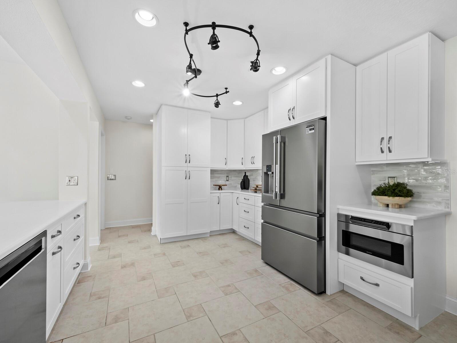 951 CONTENTO ST., SIESTA KEY, FL, 34242