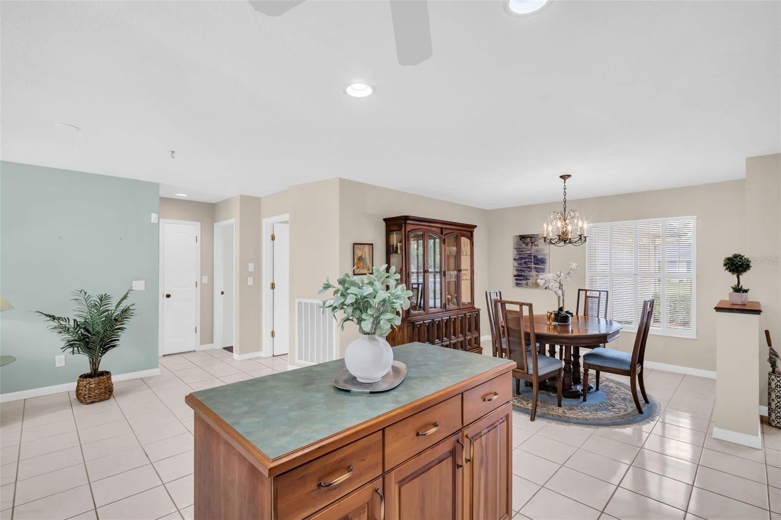 Tile flooring & neutral colors lighten up the space~