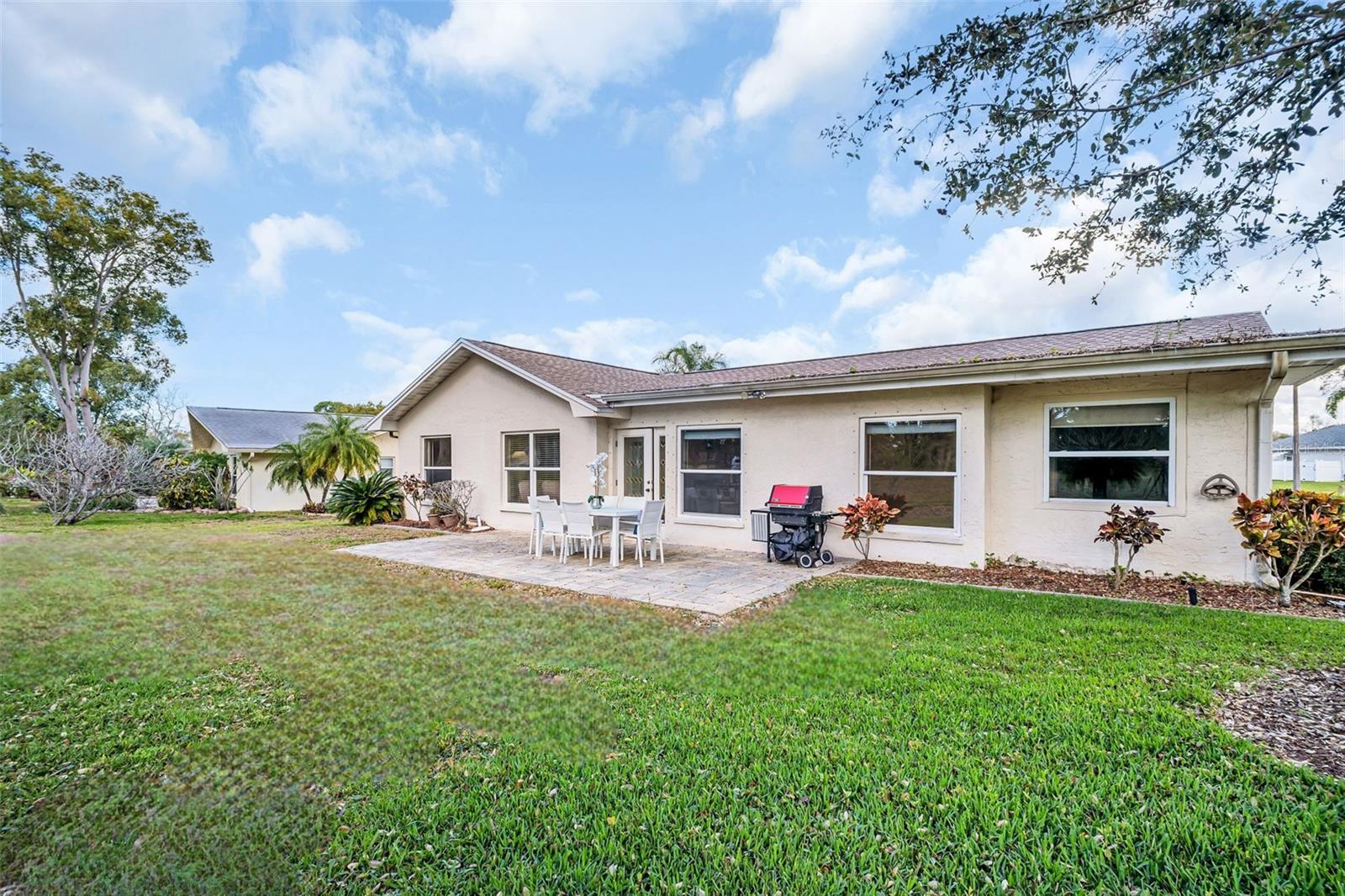 Large back patio space for outdoor furniture & grilling space~