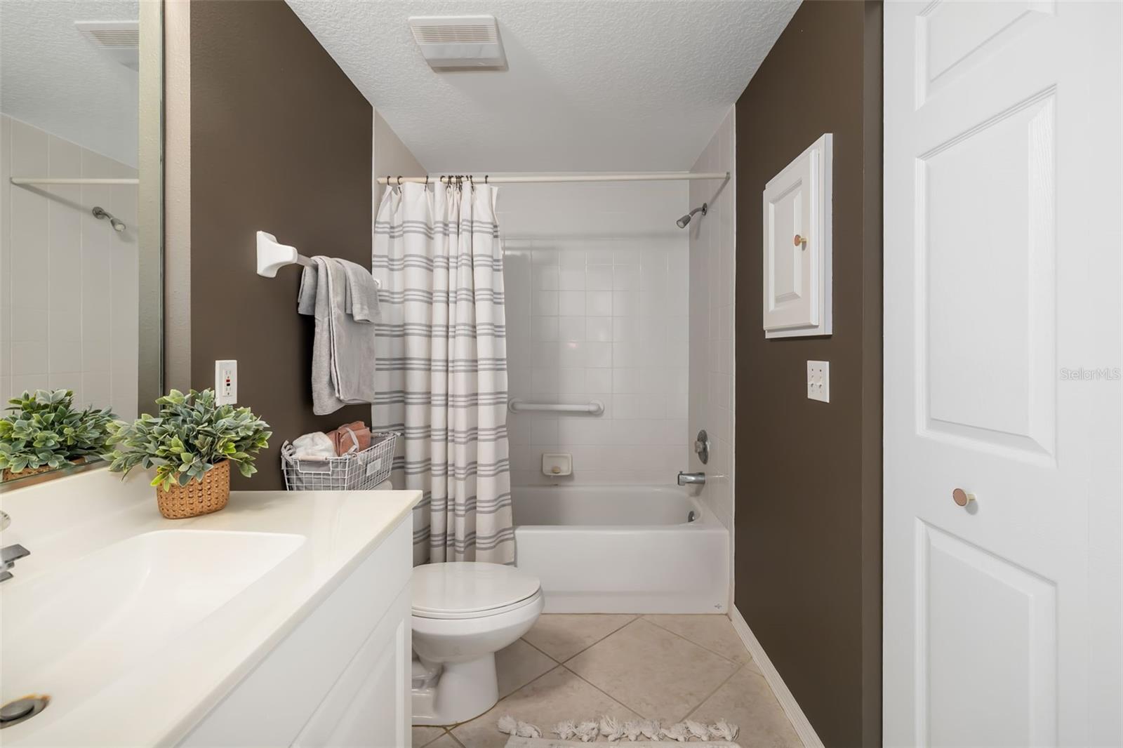 410 LAUREL LAKE DR #101, VENICE, FL, 34292