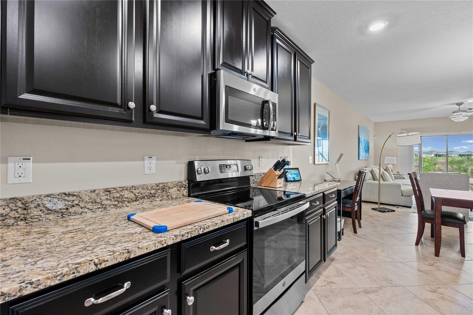 Large Kitchen and Lots of countertop space