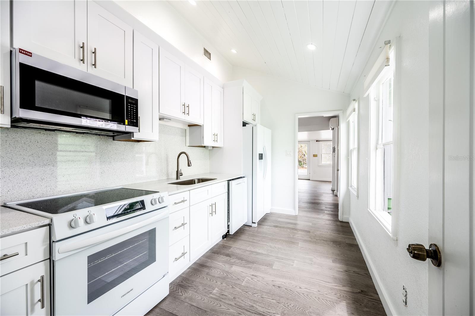115 124TH AVE W, TREASURE ISLAND, FL, 33706