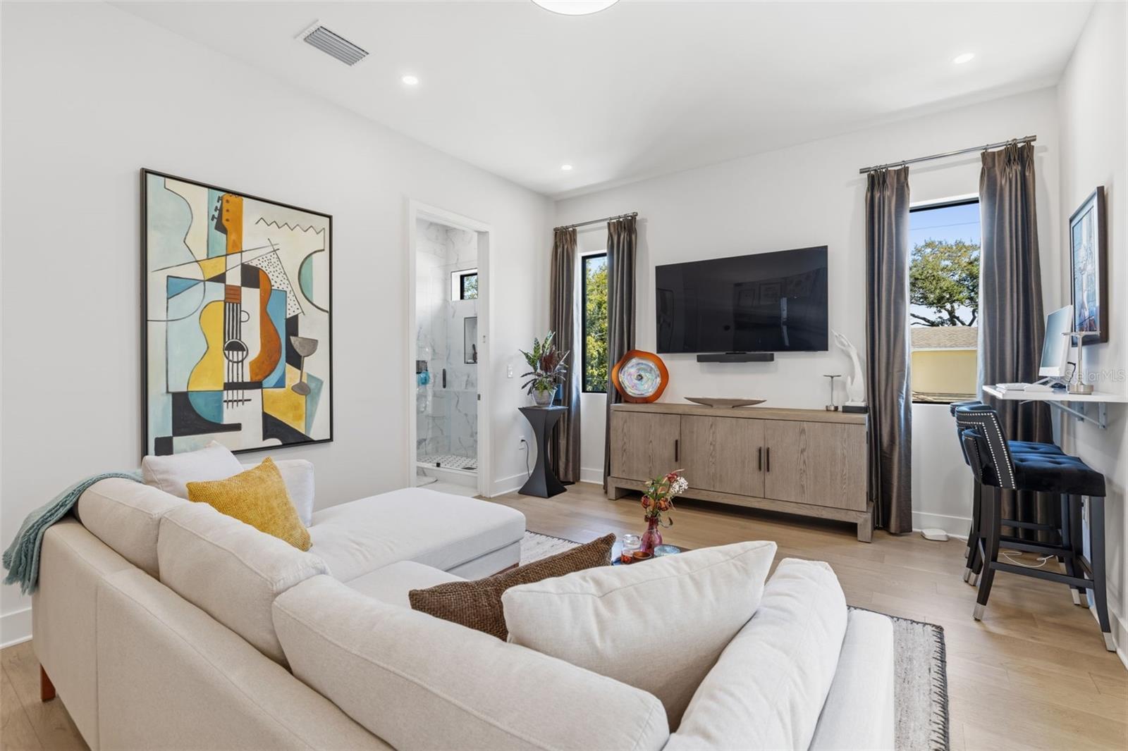 3301 W PAUL AVE, TAMPA, FL, 33611