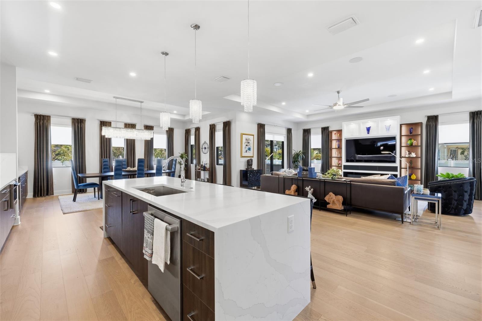 3301 W PAUL AVE, TAMPA, FL, 33611