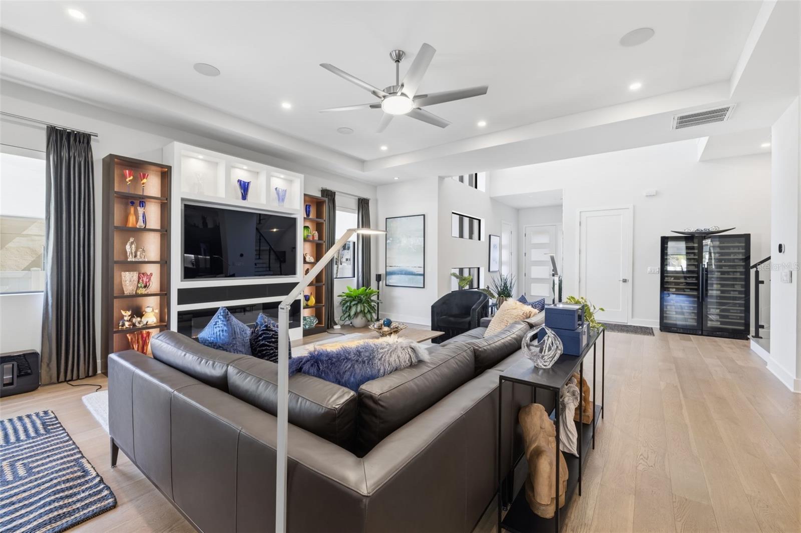 3301 W PAUL AVE, TAMPA, FL, 33611
