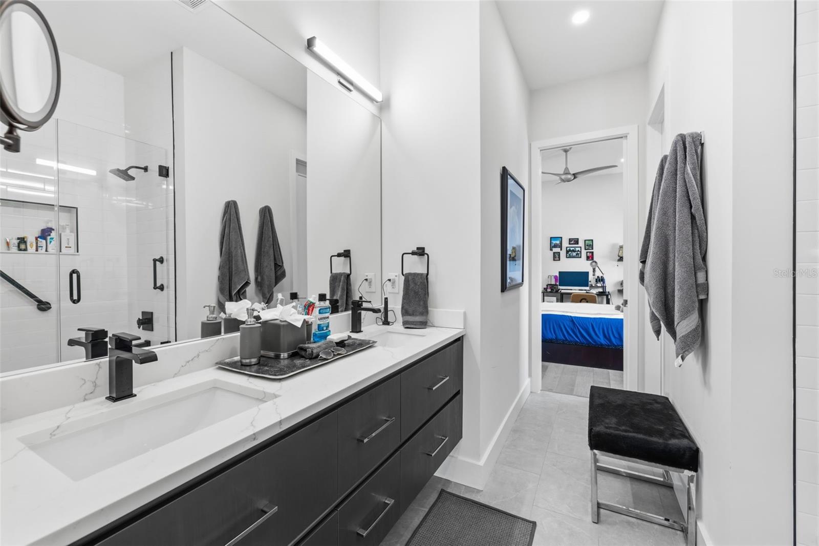 3301 W PAUL AVE, TAMPA, FL, 33611