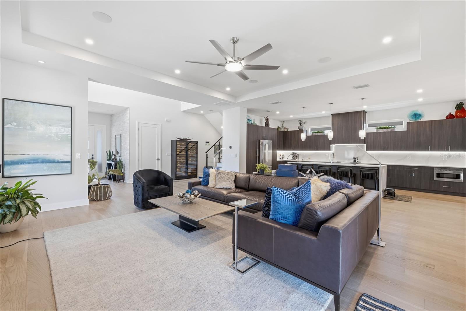 3301 W PAUL AVE, TAMPA, FL, 33611