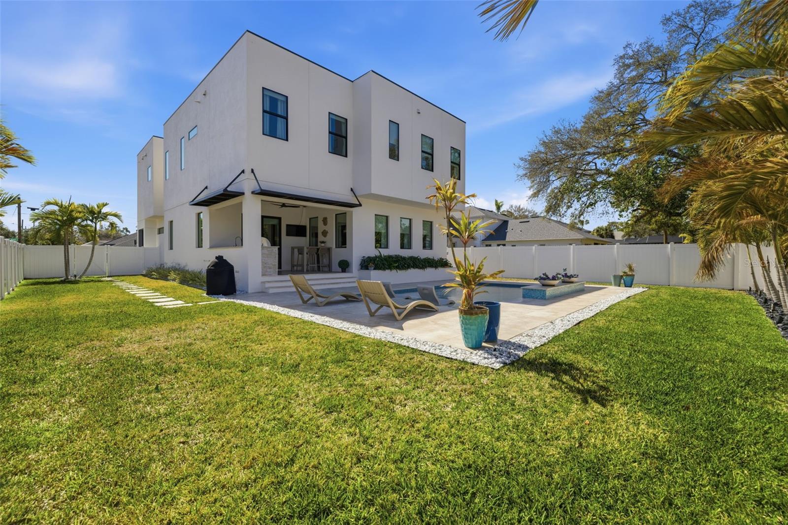 3301 W PAUL AVE, TAMPA, FL, 33611