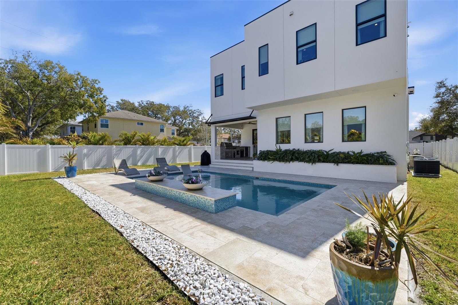 3301 W PAUL AVE, TAMPA, FL, 33611