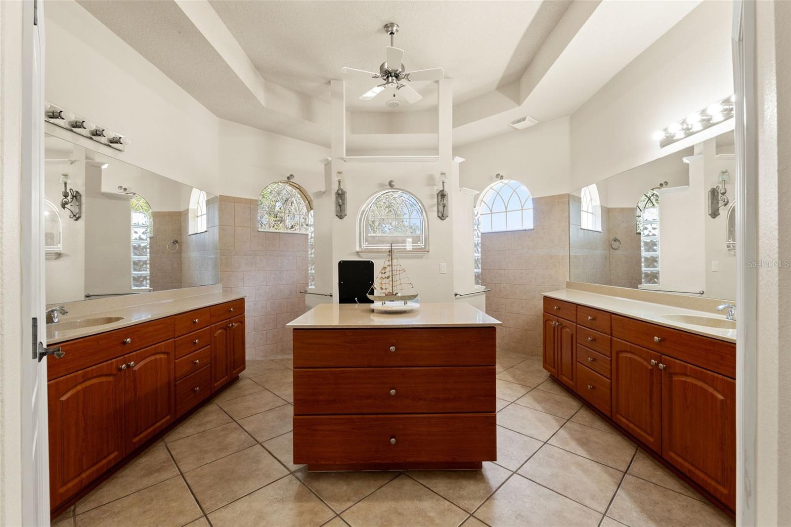 10077 HERNANDO RIDGE RD, WEEKI WACHEE, FL, 34613