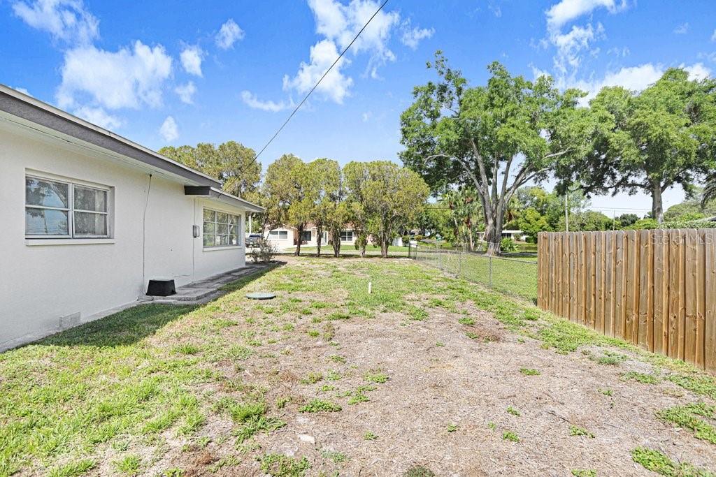 1600 PINEWOOD DR, CLEARWATER, FL, 33756