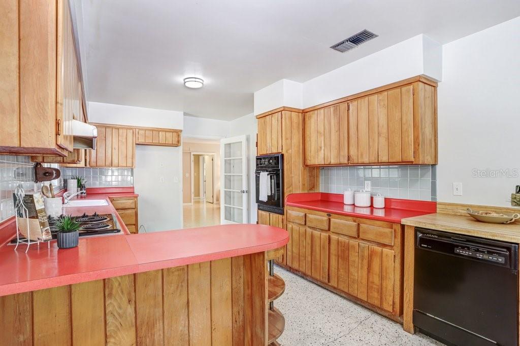 1600 PINEWOOD DR, CLEARWATER, FL, 33756