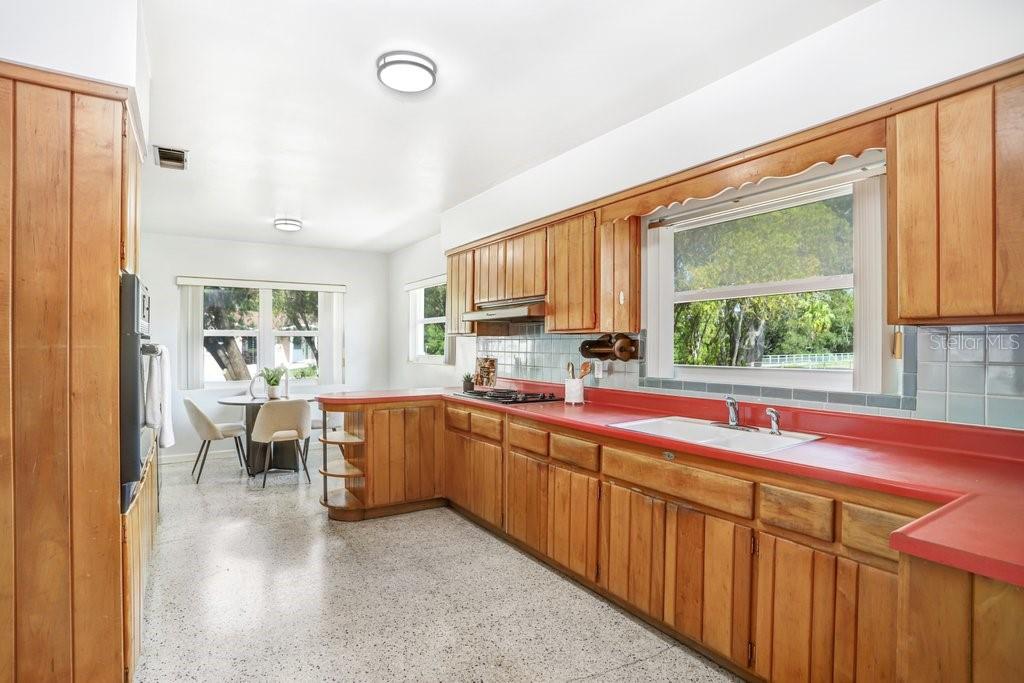 1600 PINEWOOD DR, CLEARWATER, FL, 33756