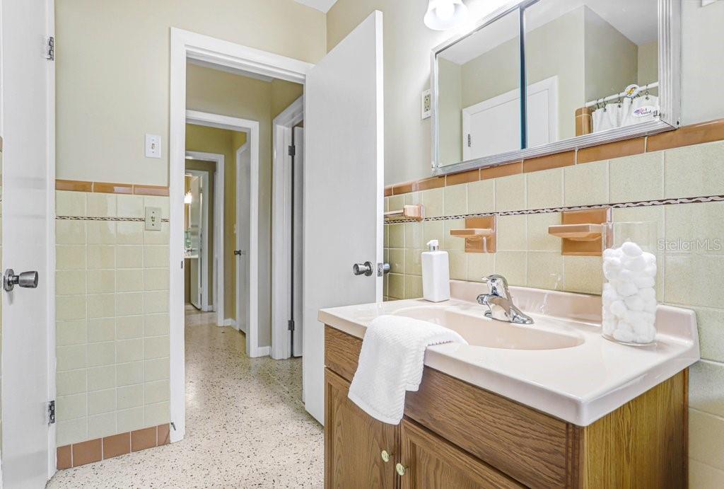 1600 PINEWOOD DR, CLEARWATER, FL, 33756