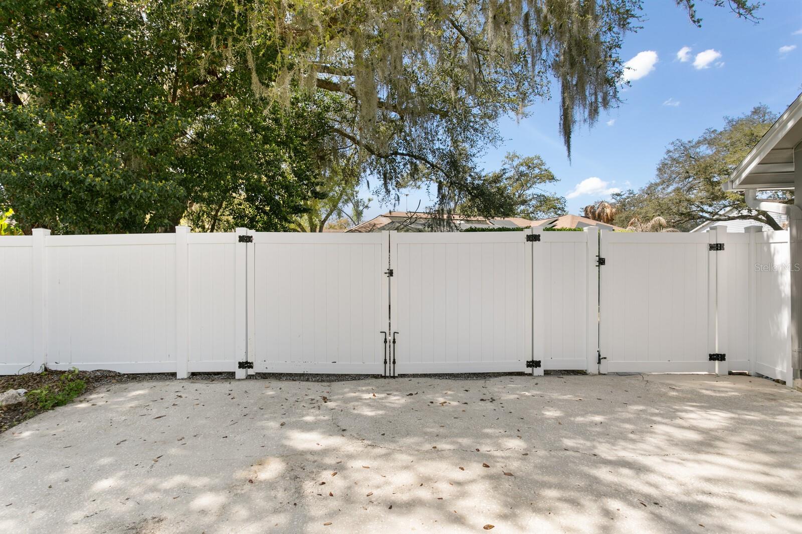 6404 JOSEPHINE ARBOR PL, TEMPLE TERRACE, FL, 33617